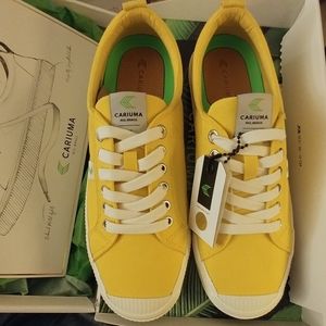 Cariuma Low Yellow Canvas Unisex Sneaker